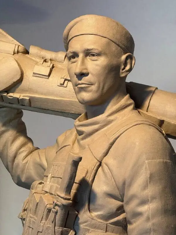 Пам'ятник військовому України робота remem.com.ua