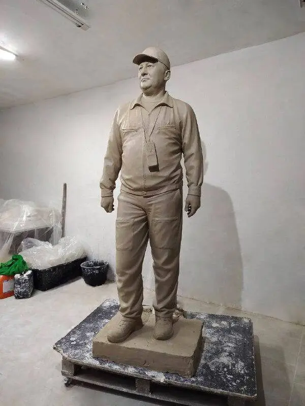 Пам'ятник військовому України робота remem.com.ua